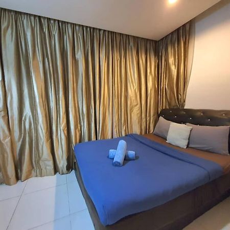 Regalia Suites Klcc View Rooftop Infinity Pool By Angkasa Homes Kuala Lumpur Extérieur photo
