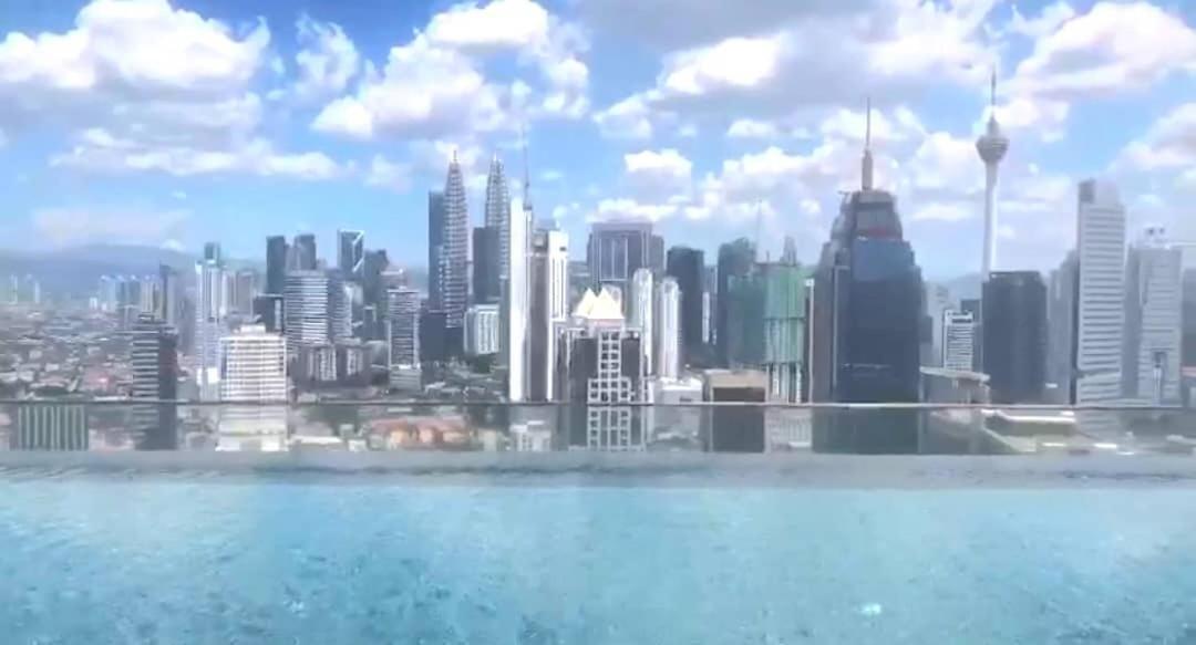 Regalia Suites Klcc View Rooftop Infinity Pool By Angkasa Homes Kuala Lumpur Extérieur photo