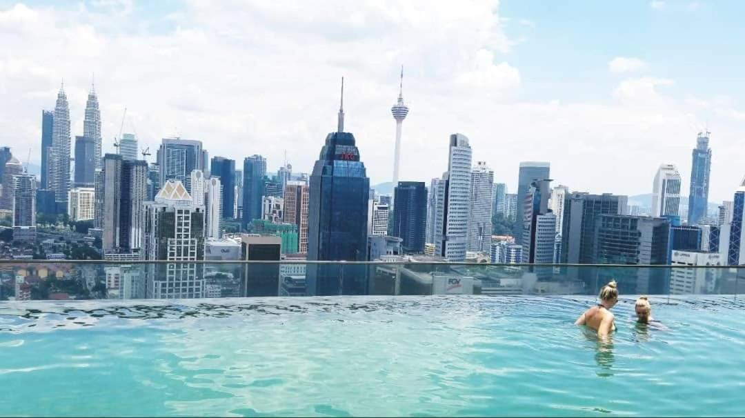 Regalia Suites Klcc View Rooftop Infinity Pool By Angkasa Homes Kuala Lumpur Extérieur photo