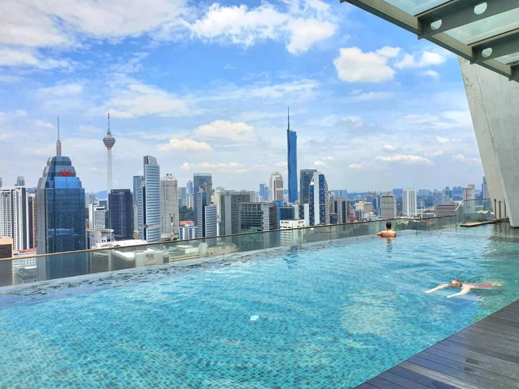 Regalia Suites Klcc View Rooftop Infinity Pool By Angkasa Homes Kuala Lumpur Extérieur photo