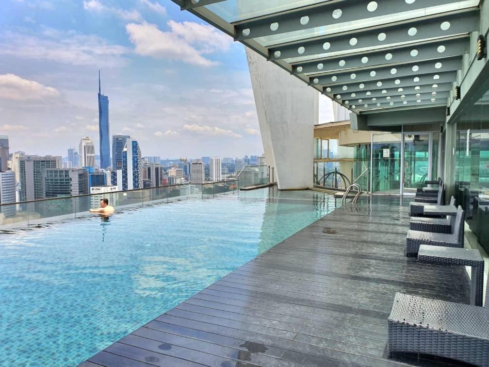 Regalia Suites Klcc View Rooftop Infinity Pool By Angkasa Homes Kuala Lumpur Extérieur photo