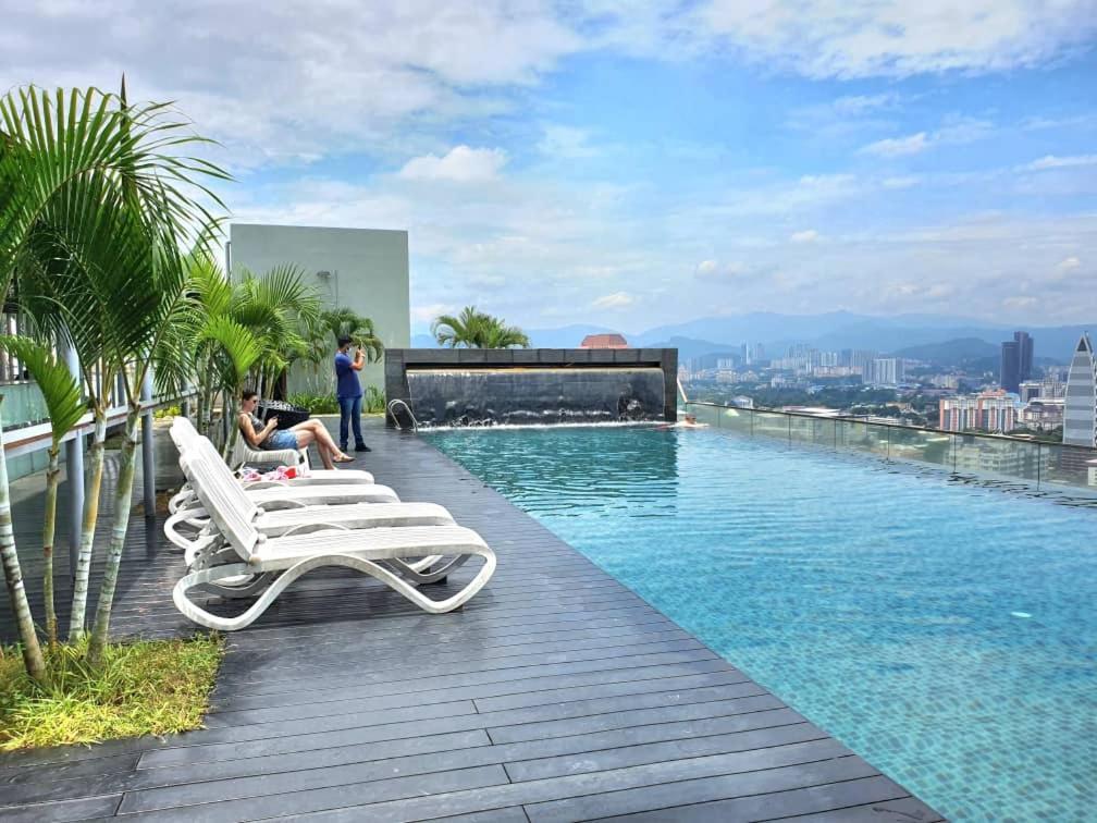Regalia Suites Klcc View Rooftop Infinity Pool By Angkasa Homes Kuala Lumpur Extérieur photo