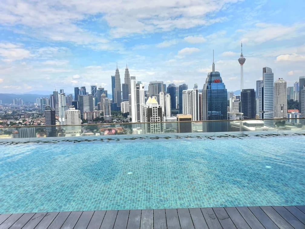 Regalia Suites Klcc View Rooftop Infinity Pool By Angkasa Homes Kuala Lumpur Extérieur photo