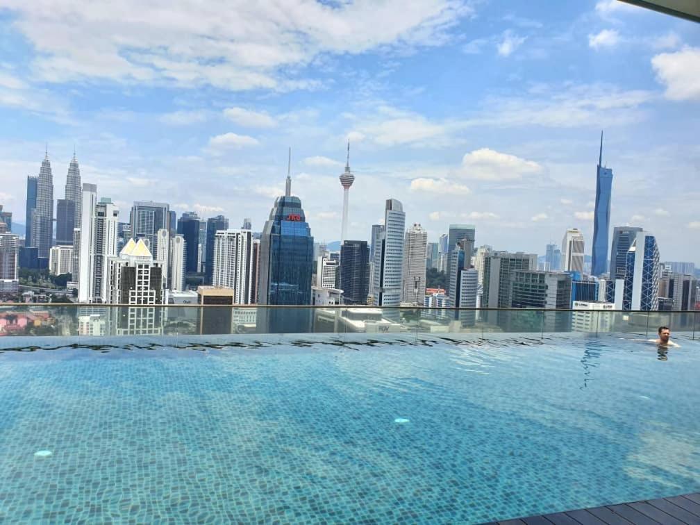 Regalia Suites Klcc View Rooftop Infinity Pool By Angkasa Homes Kuala Lumpur Extérieur photo