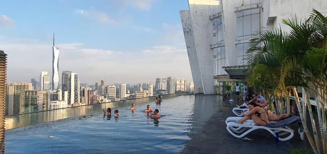 Regalia Suites Klcc View Rooftop Infinity Pool By Angkasa Homes Kuala Lumpur Extérieur photo
