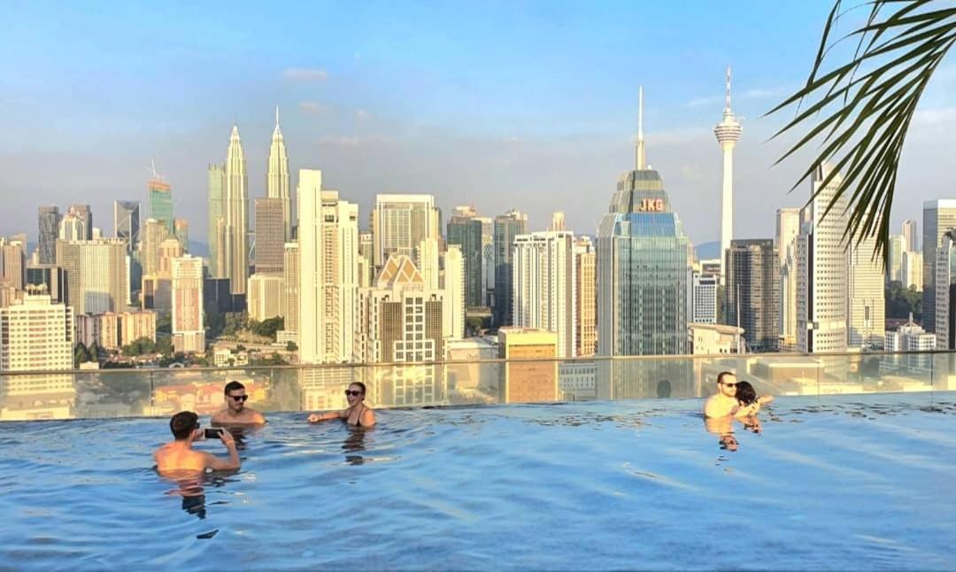 Regalia Suites Klcc View Rooftop Infinity Pool By Angkasa Homes Kuala Lumpur Extérieur photo